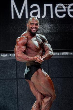 CLASSIC PHYSIQUE